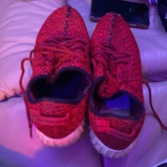 Red/black yeezy boost 350 first gen - Picture 4 of 4